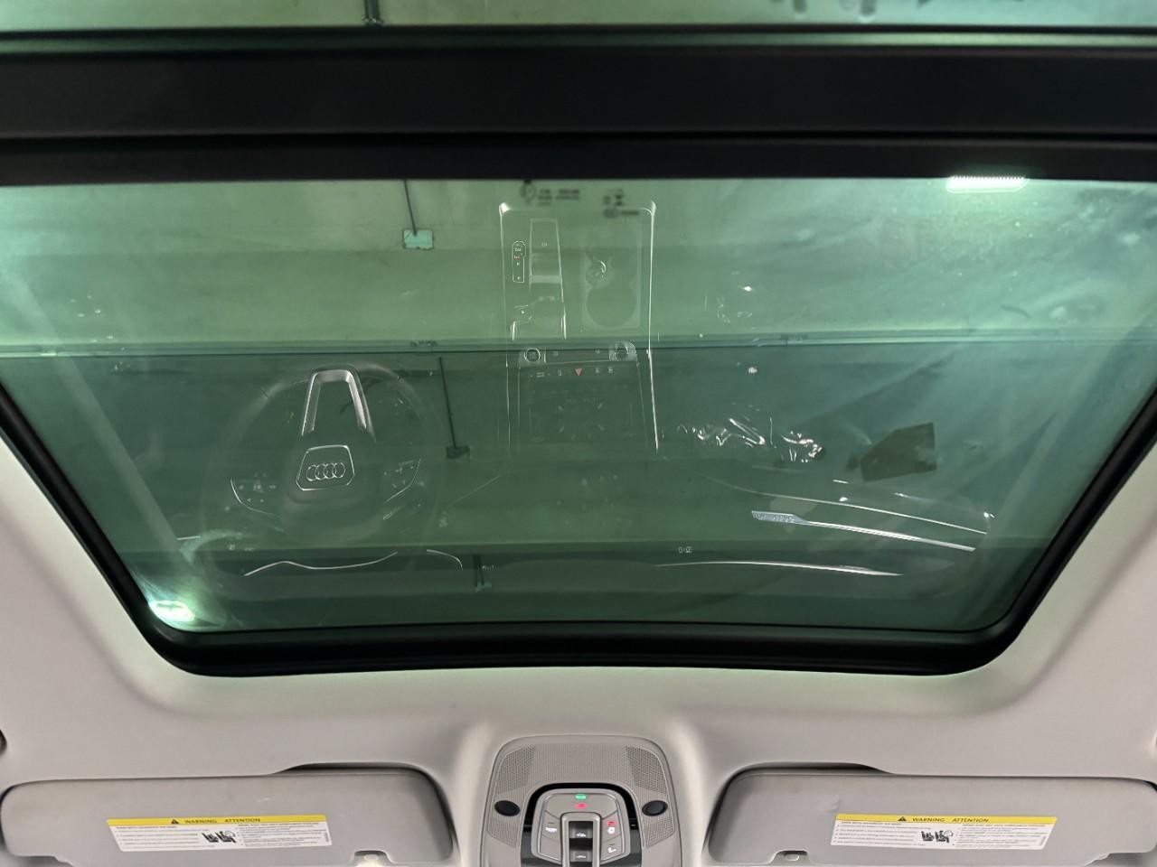 Audi Q8 Vehicle Full-screen Gallery Image 12