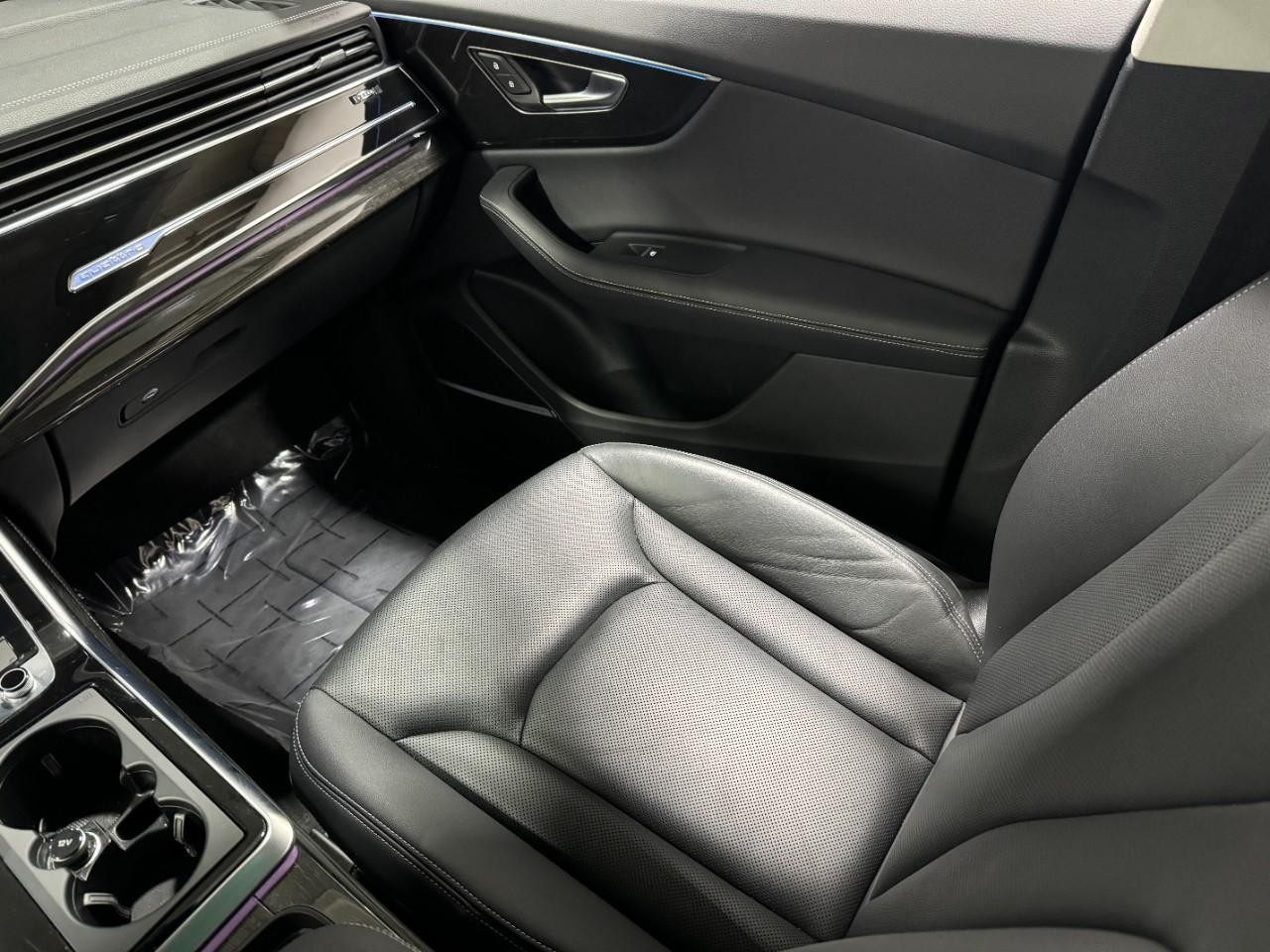 Audi Q8 Vehicle Full-screen Gallery Image 18