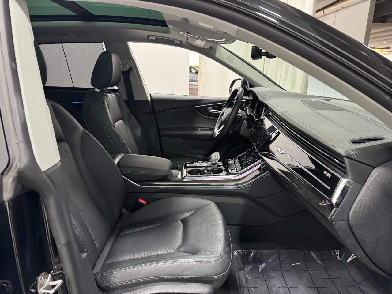 Audi Q8 Vehicle Full-screen Gallery Image 19