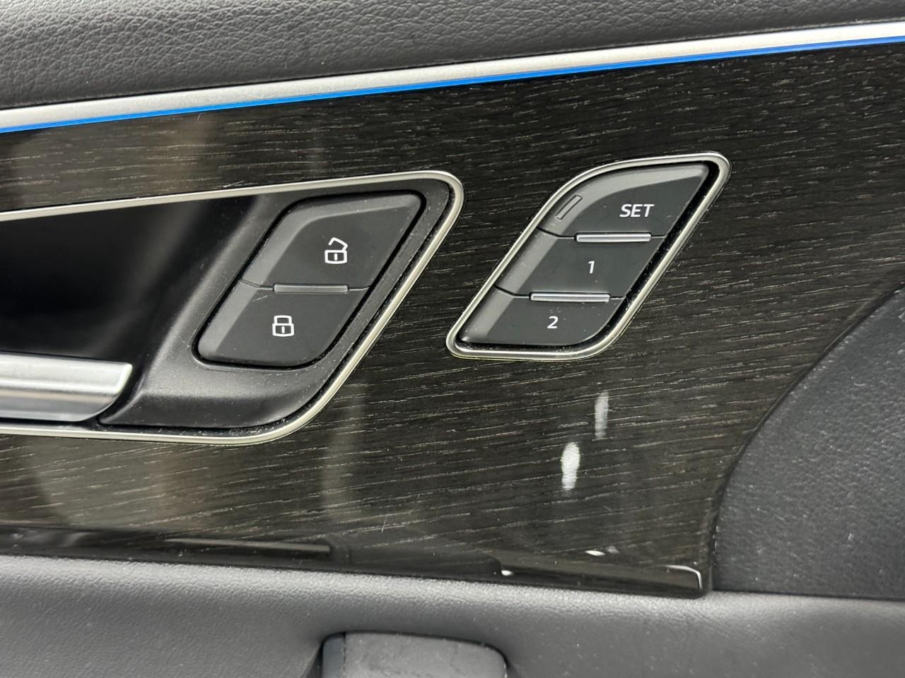 Audi Q8 Vehicle Full-screen Gallery Image 24