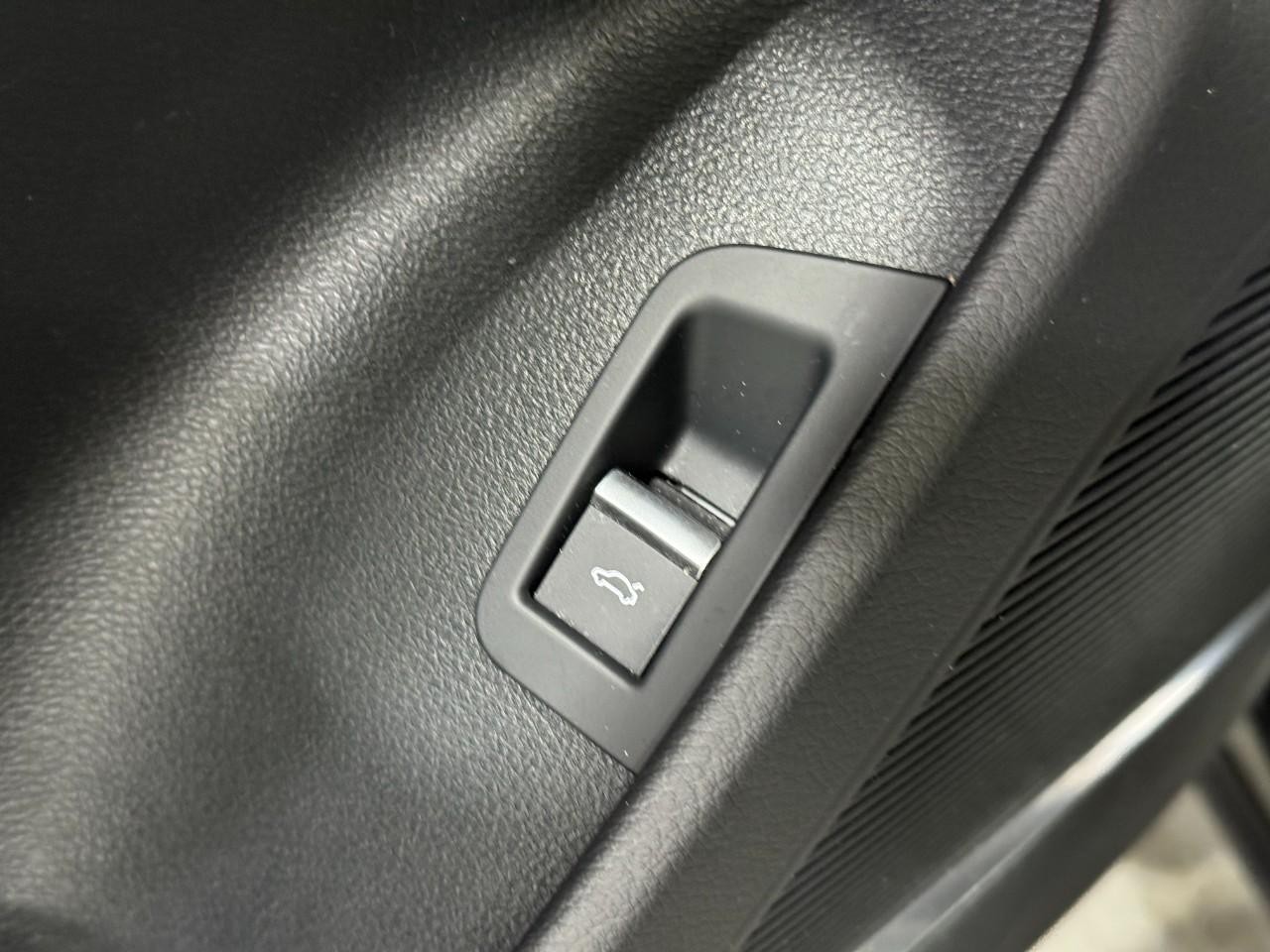 Audi Q8 Vehicle Full-screen Gallery Image 26