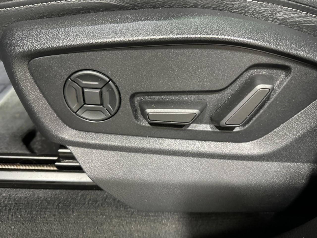 Audi Q8 Vehicle Full-screen Gallery Image 30