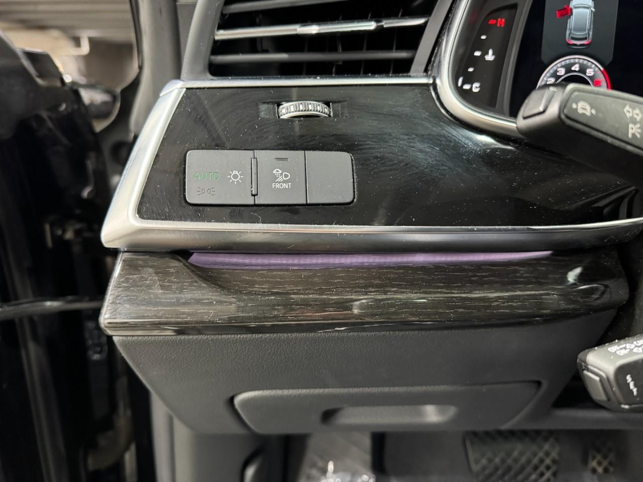 Audi Q8 Vehicle Full-screen Gallery Image 31