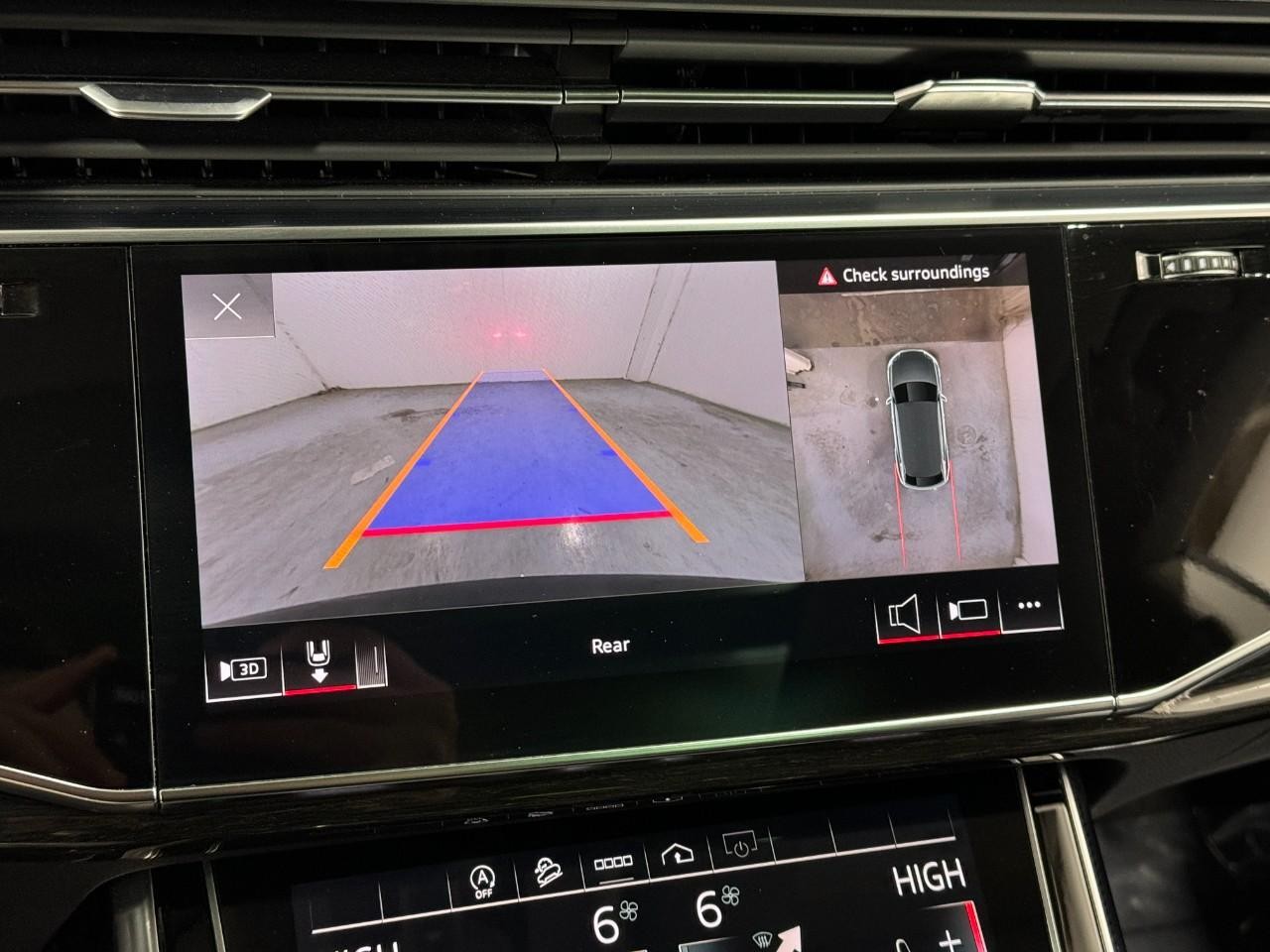 Audi Q8 Vehicle Full-screen Gallery Image 34