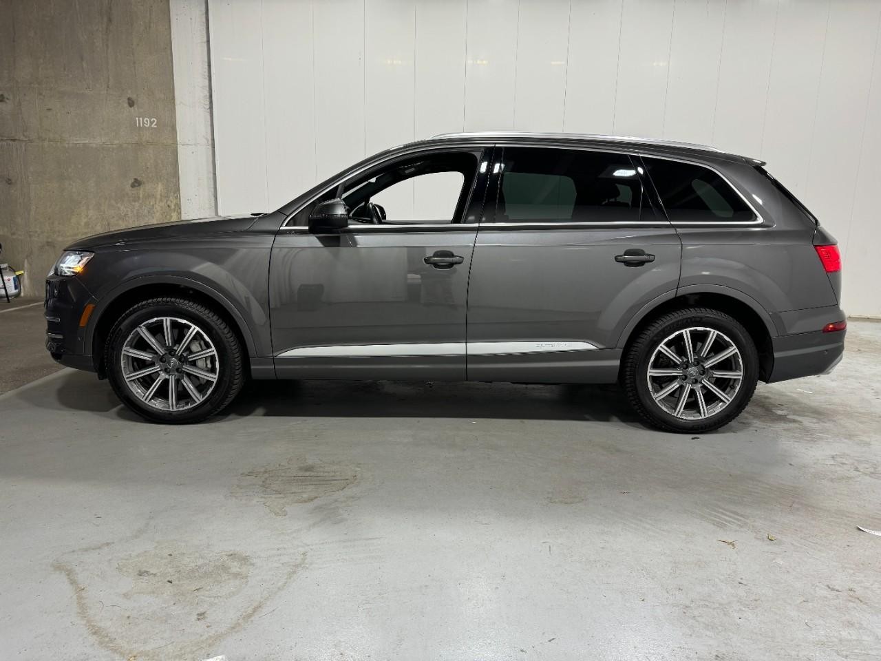 Audi Q7 Vehicle Full-screen Gallery Image 2