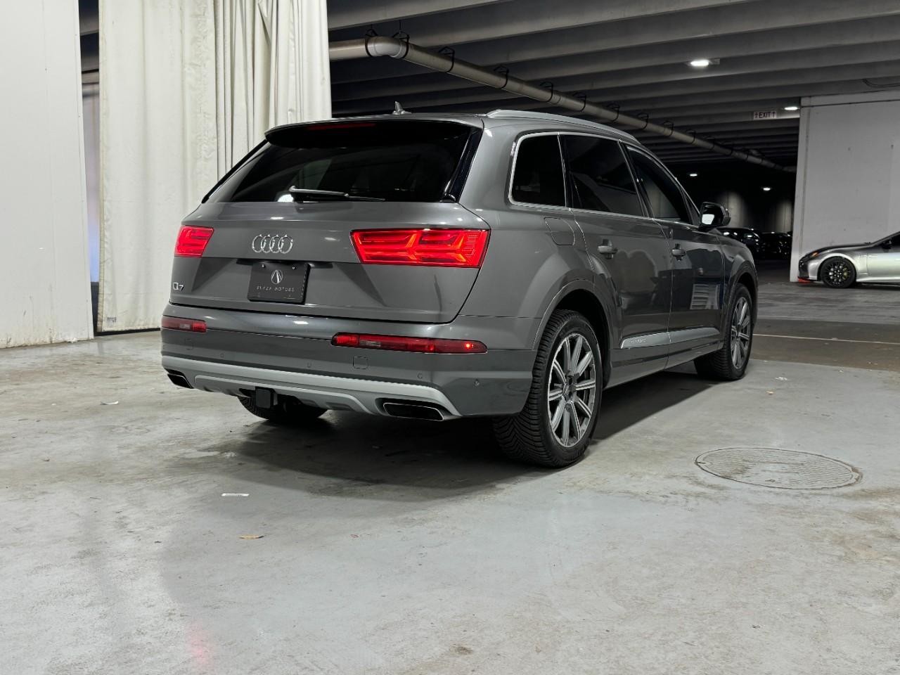 Audi Q7 Vehicle Full-screen Gallery Image 4