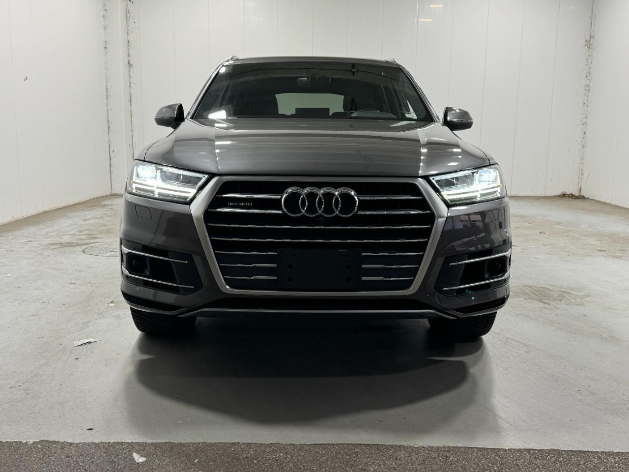 Audi Q7 Vehicle Full-screen Gallery Image 7
