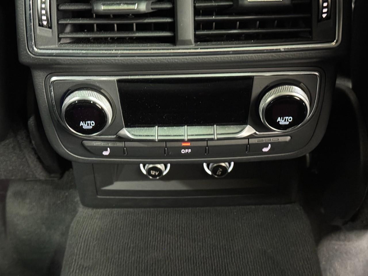 Audi Q7 Vehicle Full-screen Gallery Image 11