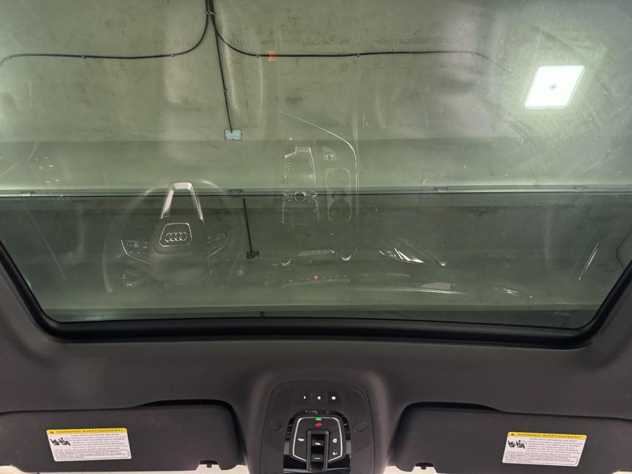 Audi Q7 Vehicle Full-screen Gallery Image 12