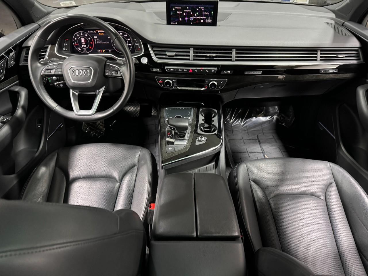 Audi Q7 Vehicle Full-screen Gallery Image 13