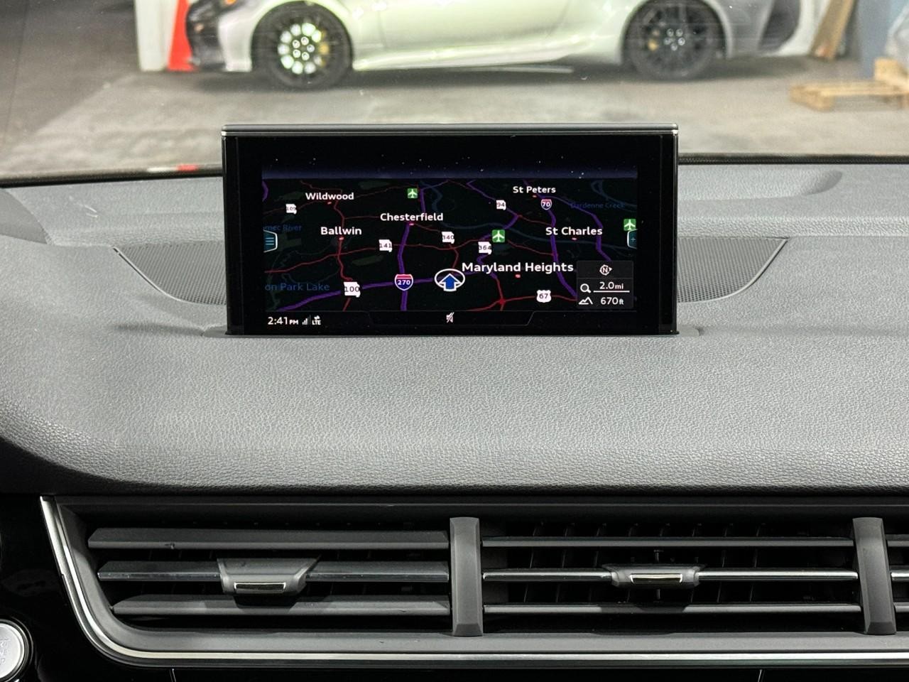 Audi Q7 Vehicle Full-screen Gallery Image 15