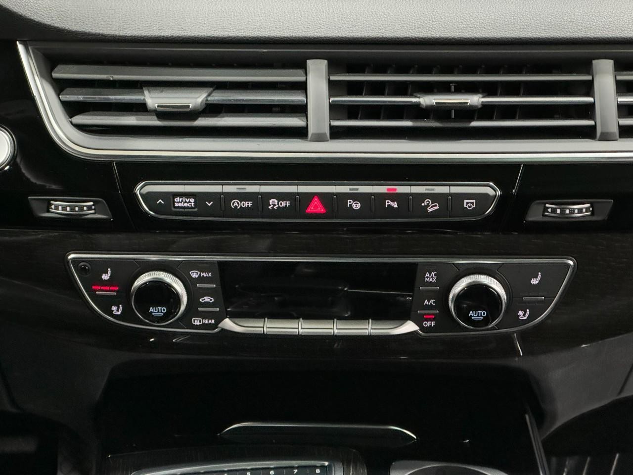 Audi Q7 Vehicle Full-screen Gallery Image 16