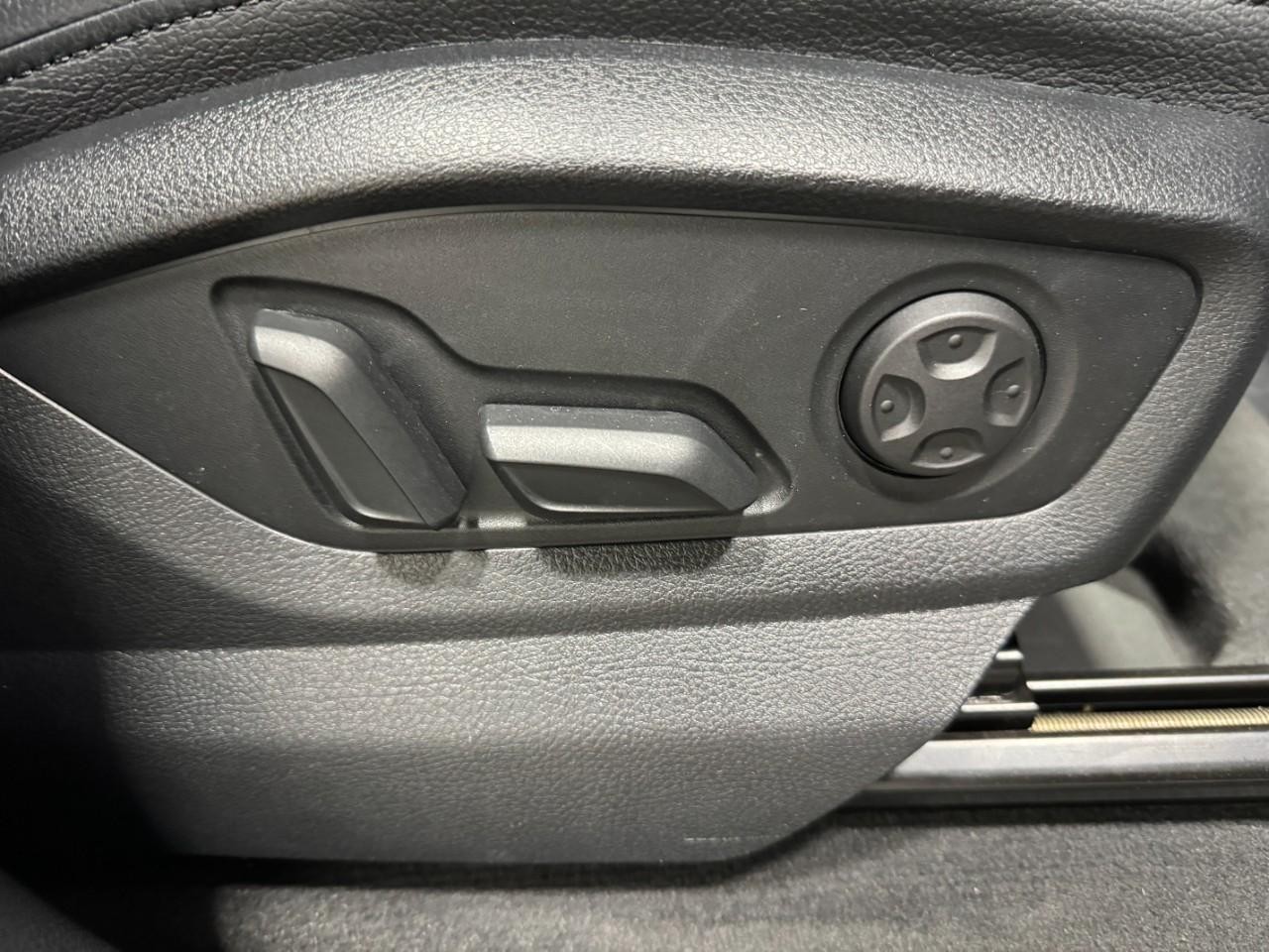 Audi Q7 Vehicle Full-screen Gallery Image 21