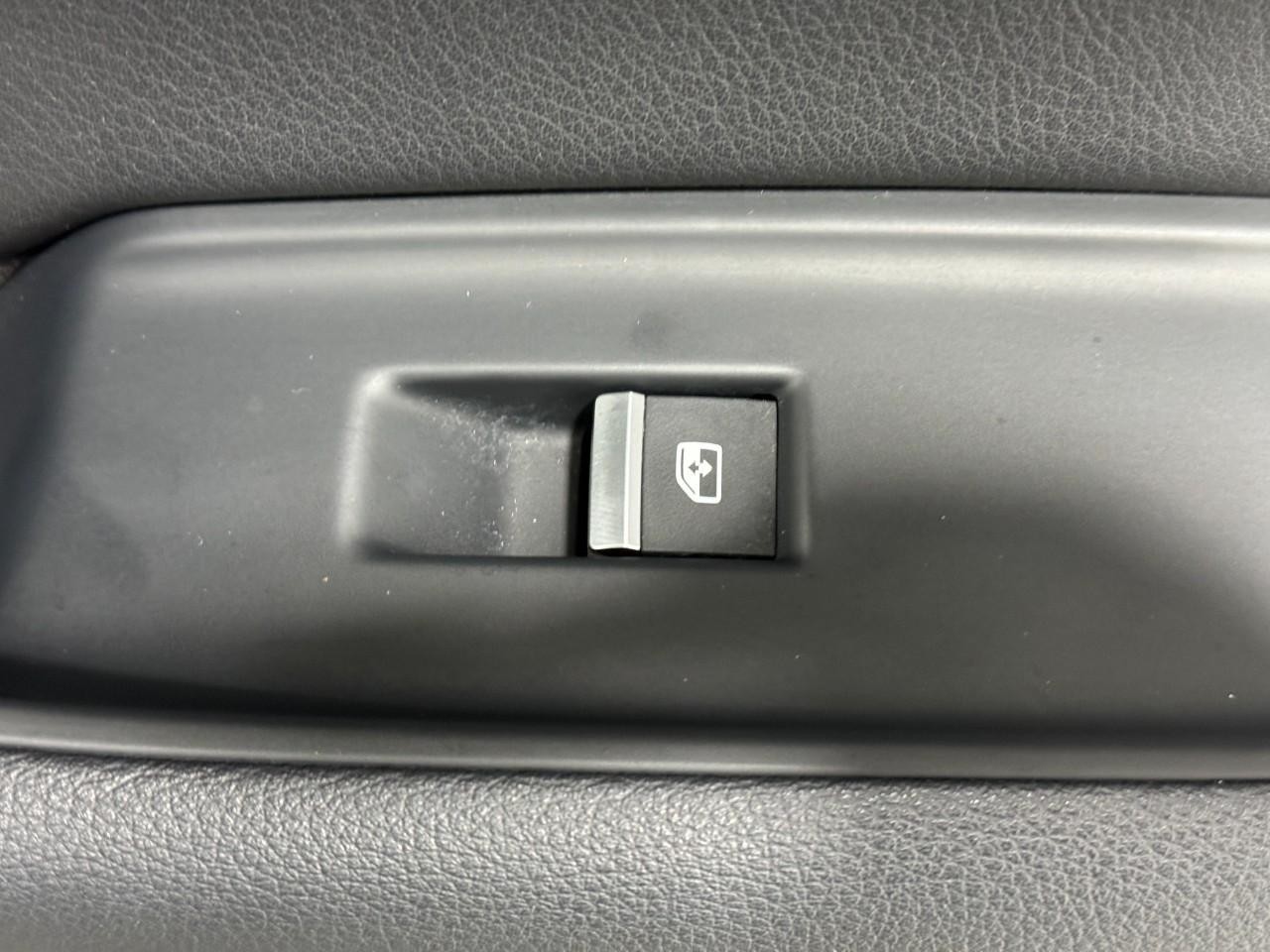 Audi Q7 Vehicle Full-screen Gallery Image 23