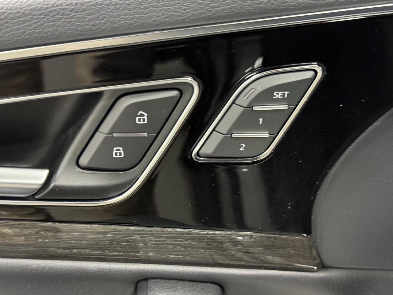 Audi Q7 Vehicle Full-screen Gallery Image 24