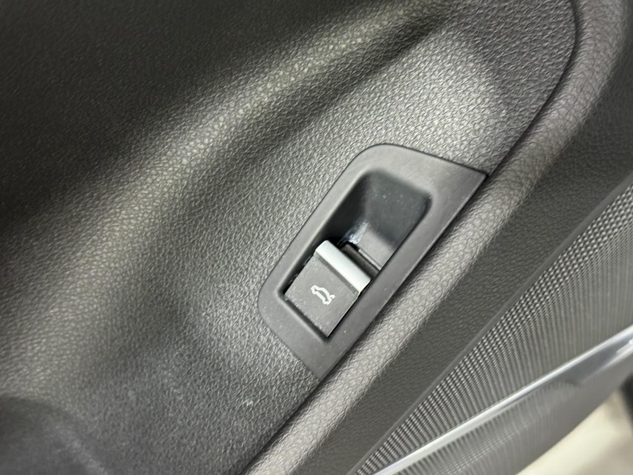 Audi Q7 Vehicle Full-screen Gallery Image 26