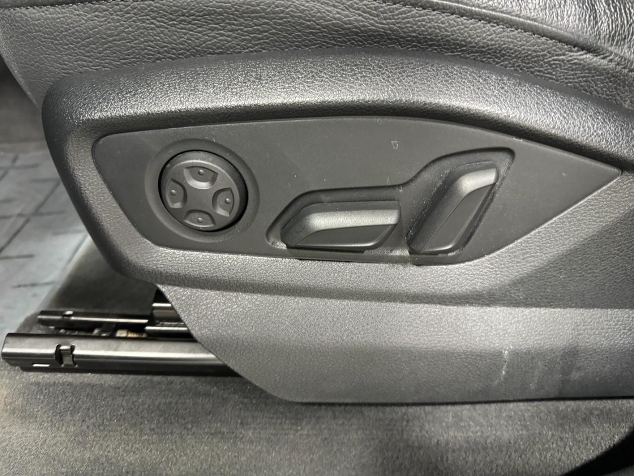 Audi Q7 Vehicle Full-screen Gallery Image 30