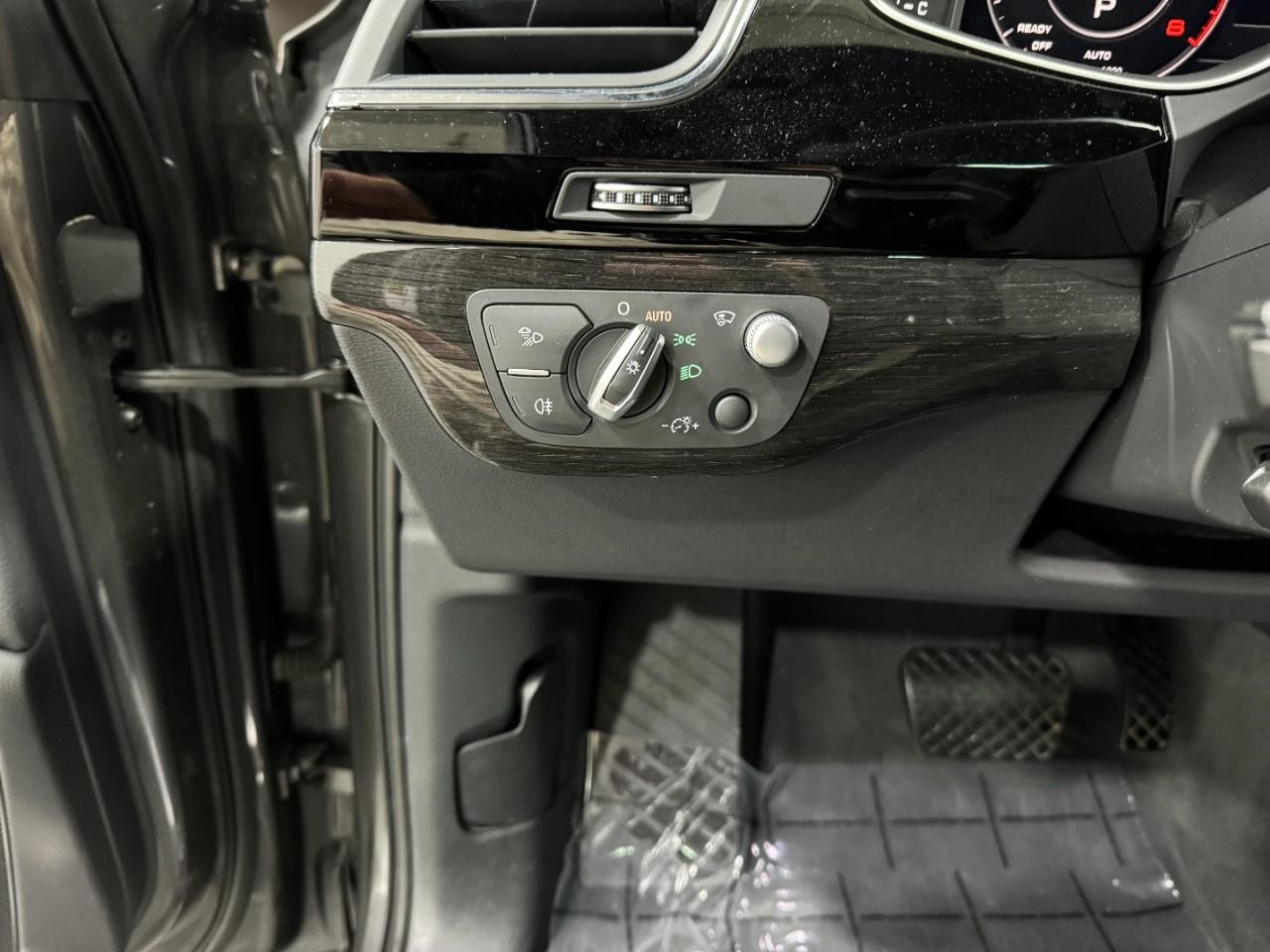 Audi Q7 Vehicle Full-screen Gallery Image 31