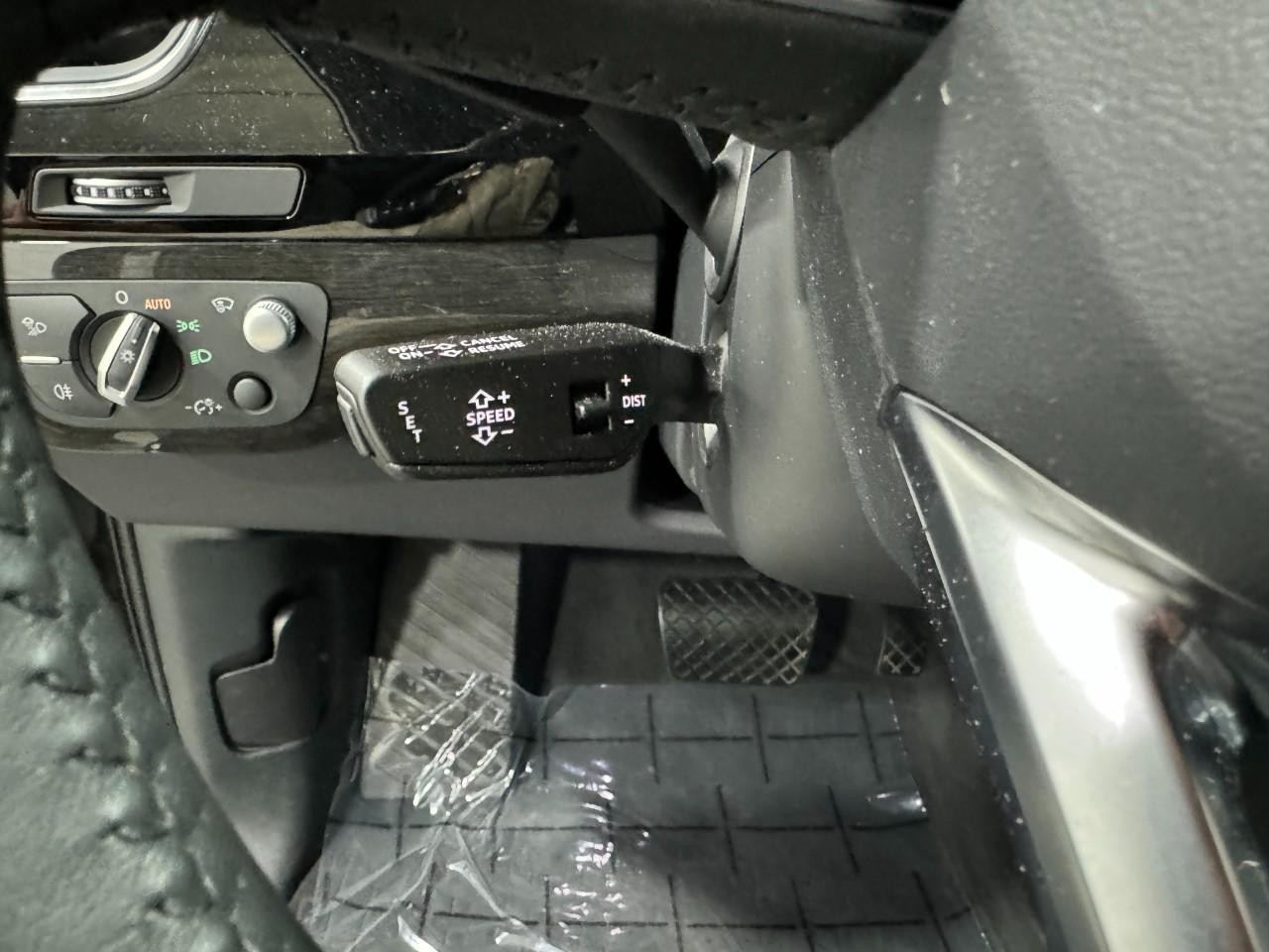 Audi Q7 Vehicle Full-screen Gallery Image 32