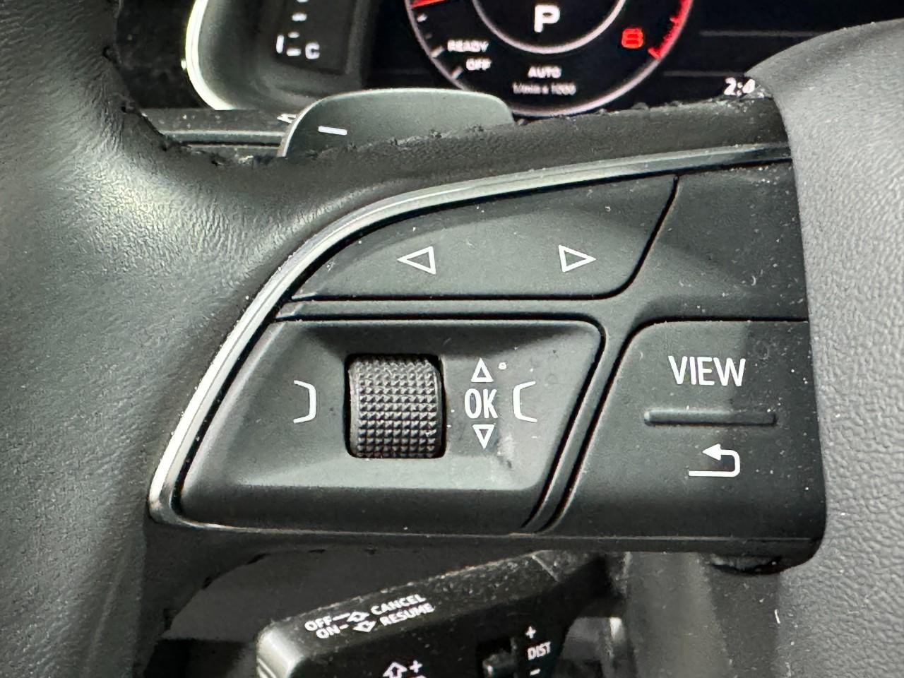 Audi Q7 Vehicle Full-screen Gallery Image 33