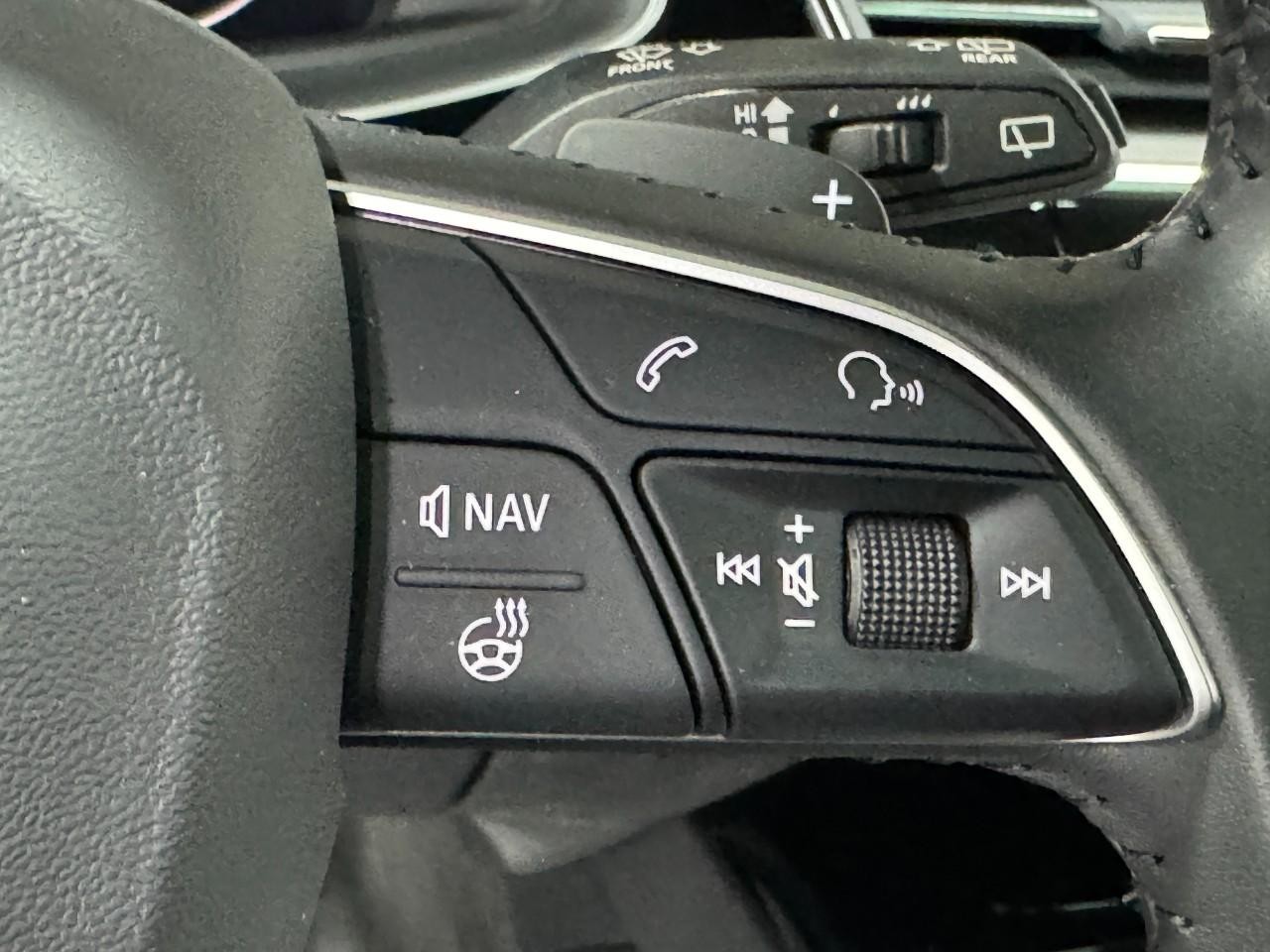 Audi Q7 Vehicle Full-screen Gallery Image 34