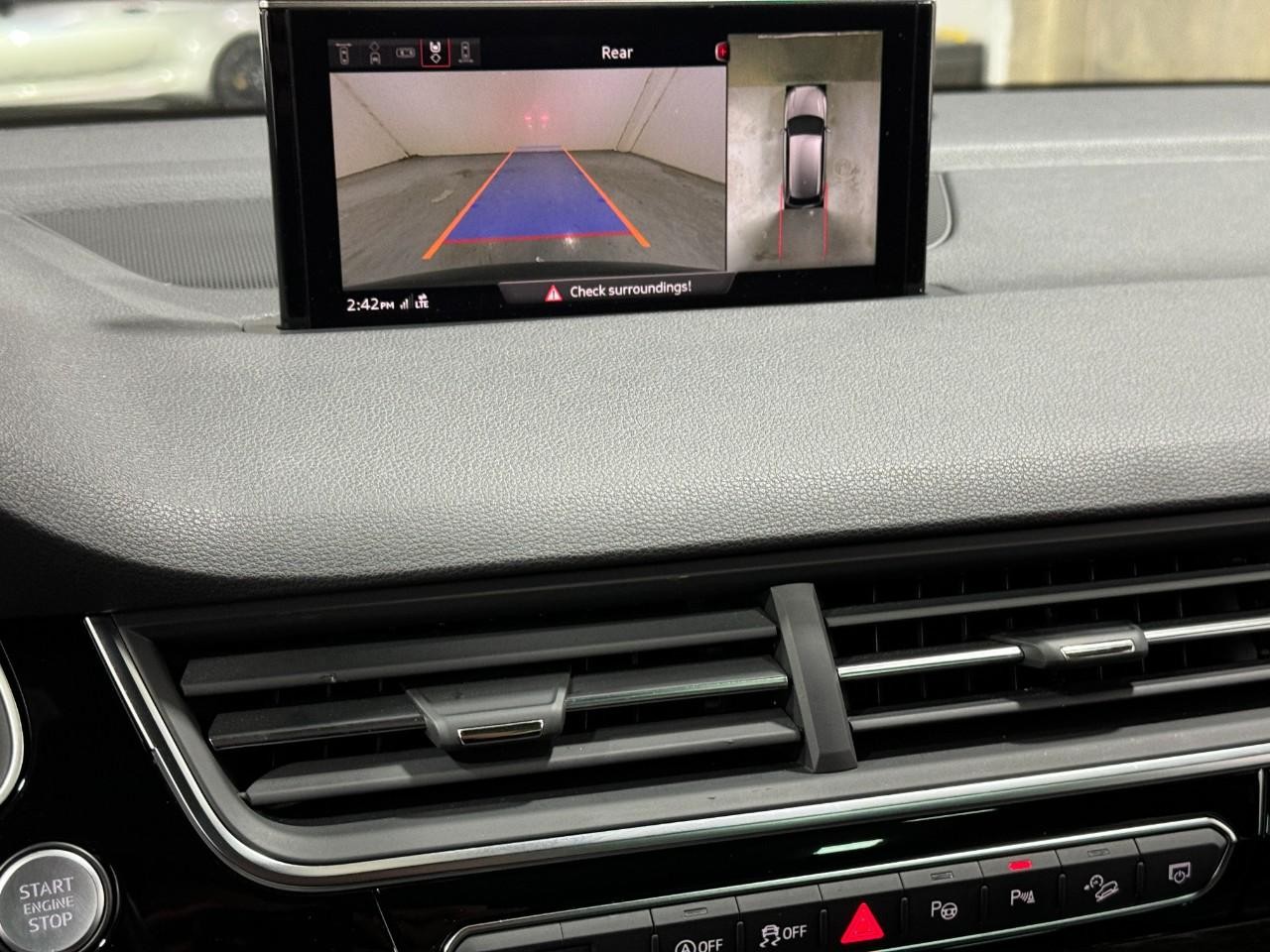 Audi Q7 Vehicle Full-screen Gallery Image 36