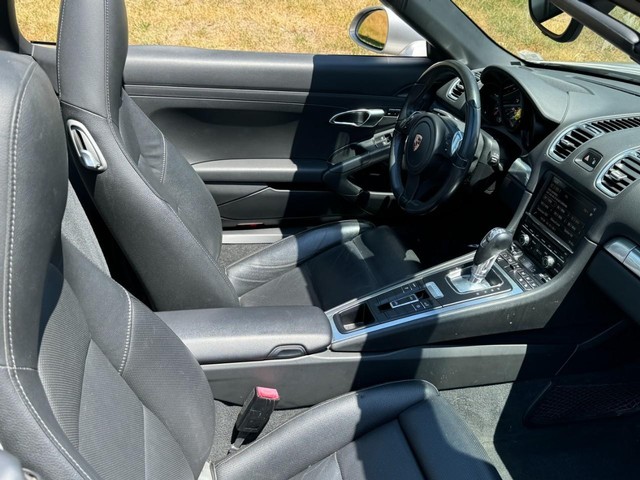 Mazda Protege Vehicle Full-screen Gallery Image 15