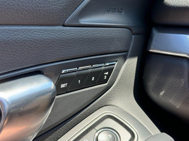 Mazda Protege Vehicle Full-screen Gallery Image 21