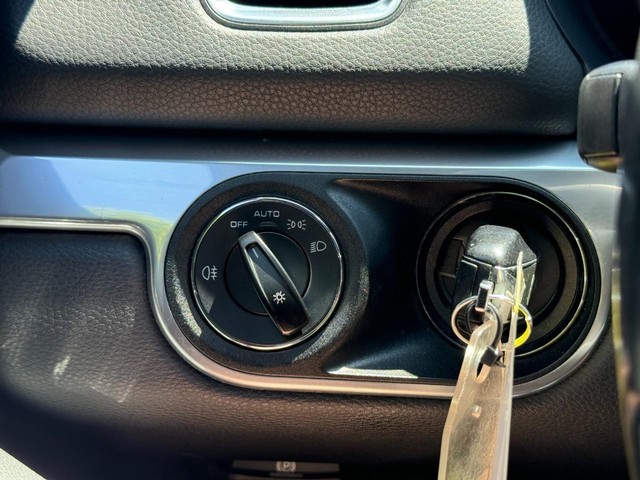 Mazda Protege Vehicle Full-screen Gallery Image 22
