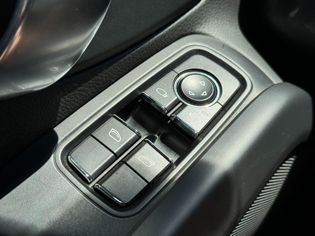 Mazda Protege Vehicle Full-screen Gallery Image 30