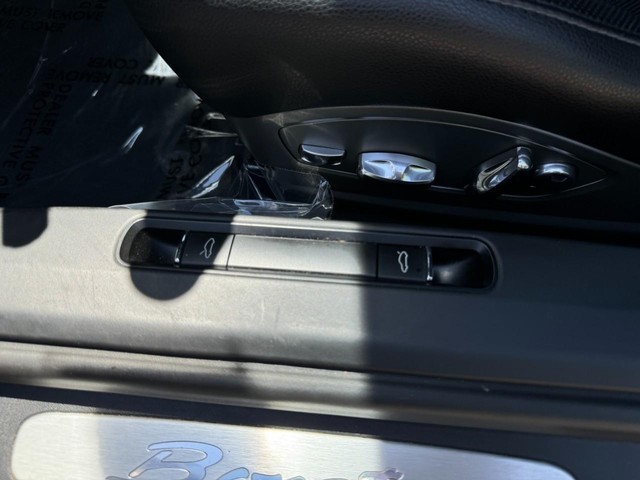 Mazda Protege Vehicle Full-screen Gallery Image 32