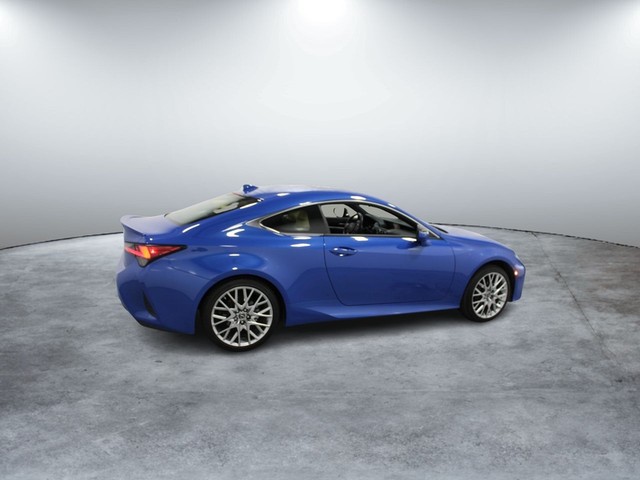 Lexus RC Vehicle Full-screen Gallery Image 04