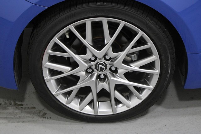 Lexus RC Vehicle Full-screen Gallery Image 05