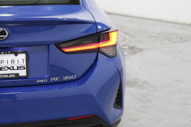 Lexus RC Vehicle Full-screen Gallery Image 12