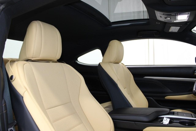 Lexus RC Vehicle Full-screen Gallery Image 13