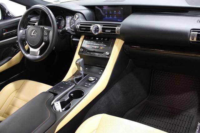 Lexus RC Vehicle Full-screen Gallery Image 14