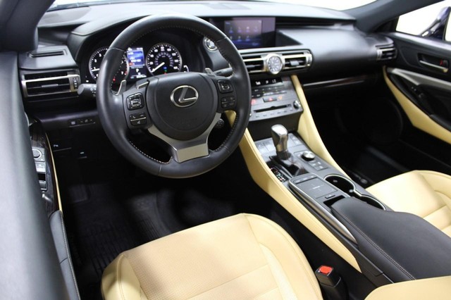 Lexus RC Vehicle Full-screen Gallery Image 16