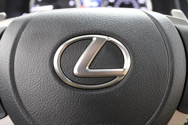 Lexus RC Vehicle Full-screen Gallery Image 18