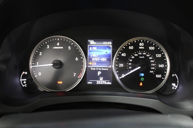 Lexus RC Vehicle Full-screen Gallery Image 20