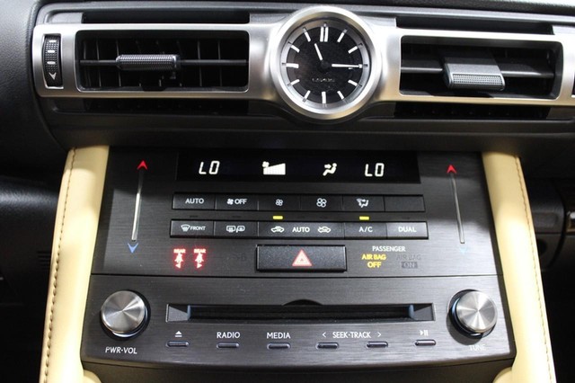 Lexus RC Vehicle Full-screen Gallery Image 23