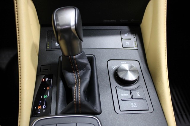 Lexus RC Vehicle Full-screen Gallery Image 24