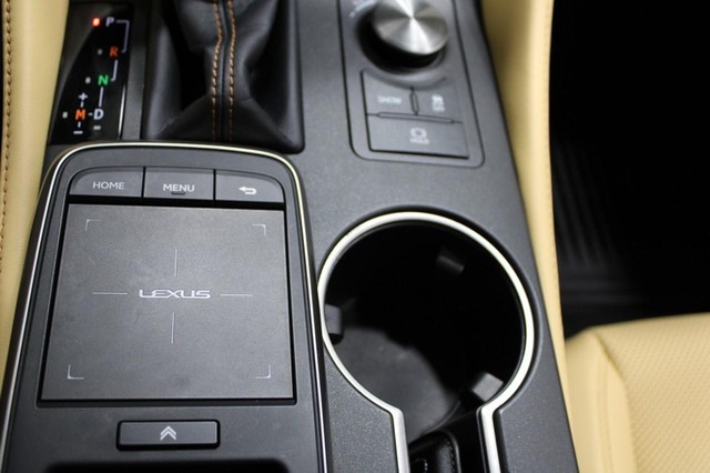 Lexus RC Vehicle Full-screen Gallery Image 25