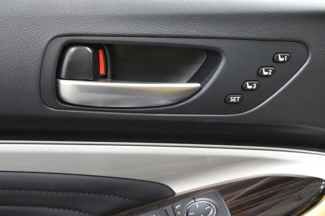 Lexus RC Vehicle Full-screen Gallery Image 28