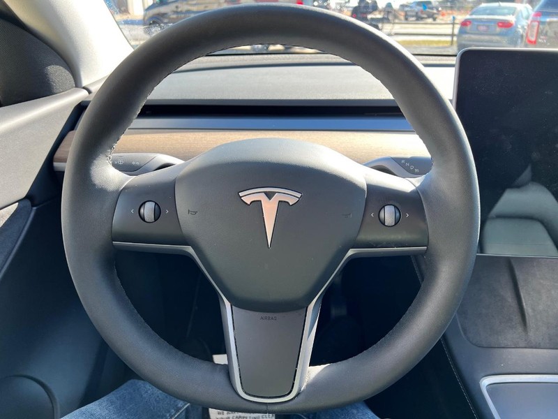 Tesla Model Y Vehicle Image 09