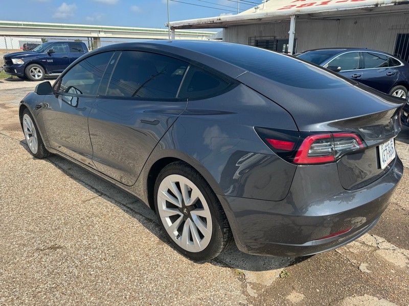 Tesla Model 3 Vehicle Full-screen Gallery Image 02