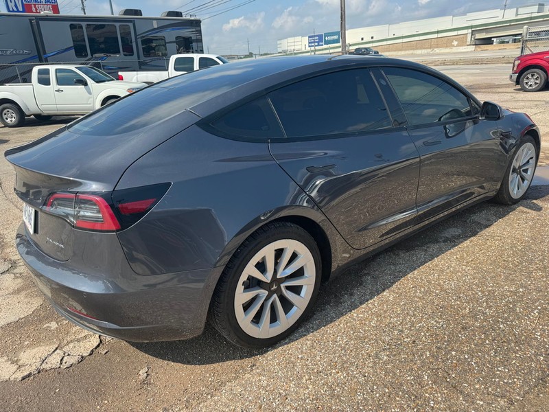 Tesla Model 3 Vehicle Full-screen Gallery Image 03