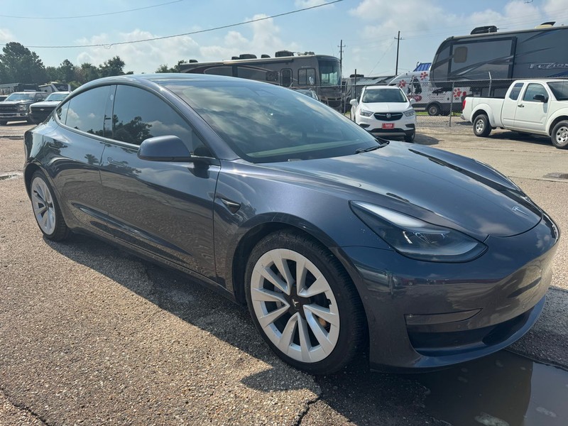 Tesla Model 3 Vehicle Full-screen Gallery Image 04