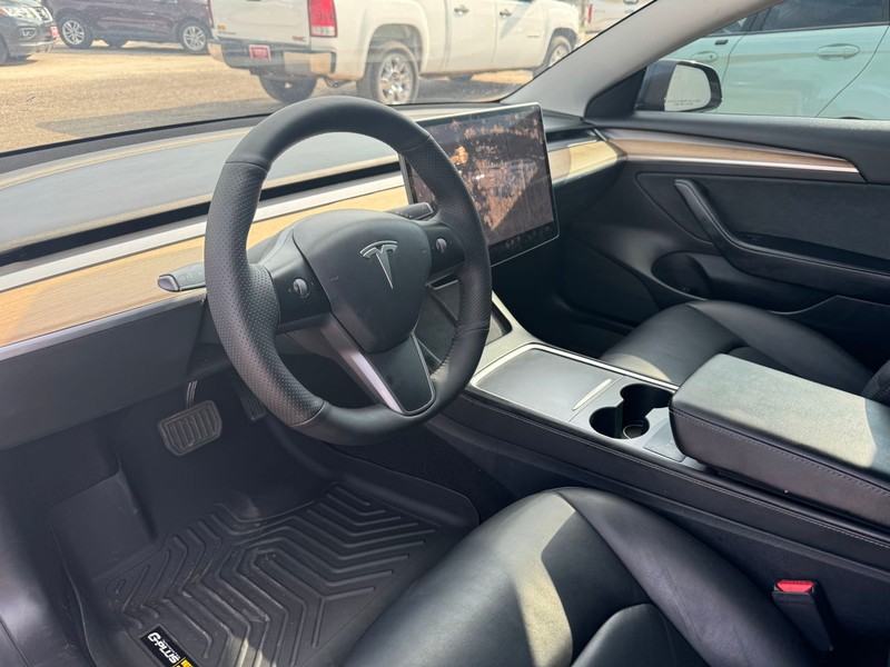 Tesla Model 3 Vehicle Full-screen Gallery Image 10