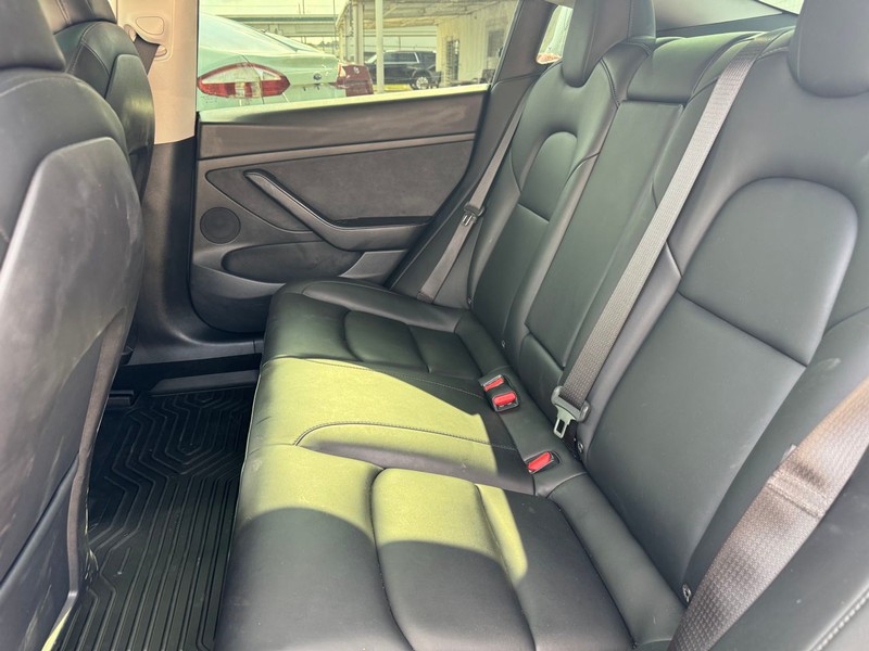 Tesla Model 3 Vehicle Full-screen Gallery Image 11