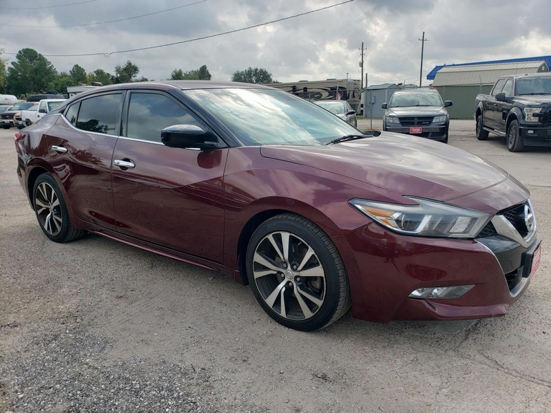 Nissan Maxima Vehicle Full-screen Gallery Image 03